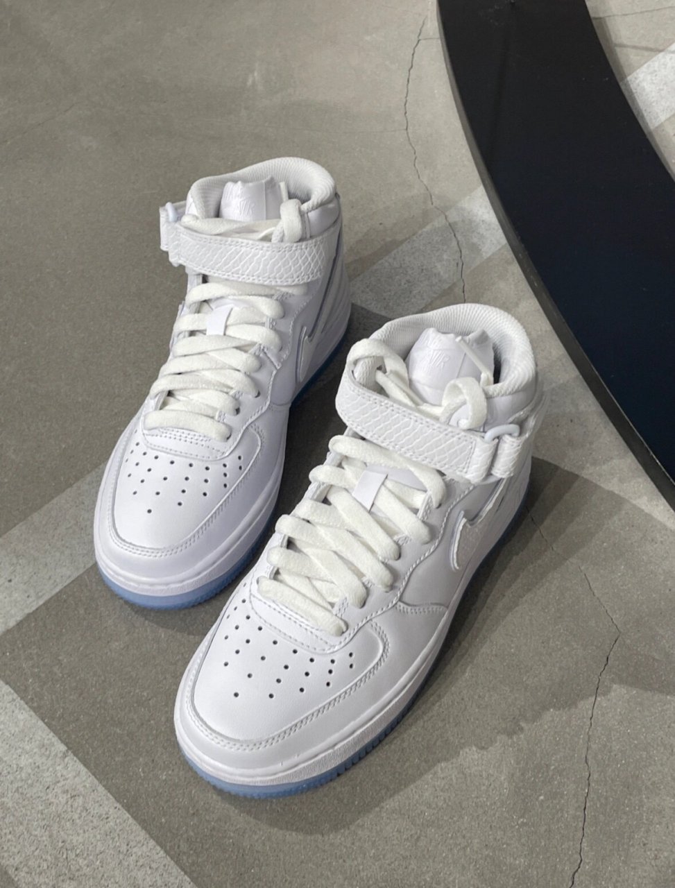 air force 1 high蓝高帮空军 超级无敌好看百搭,鞋子整体是哑光的