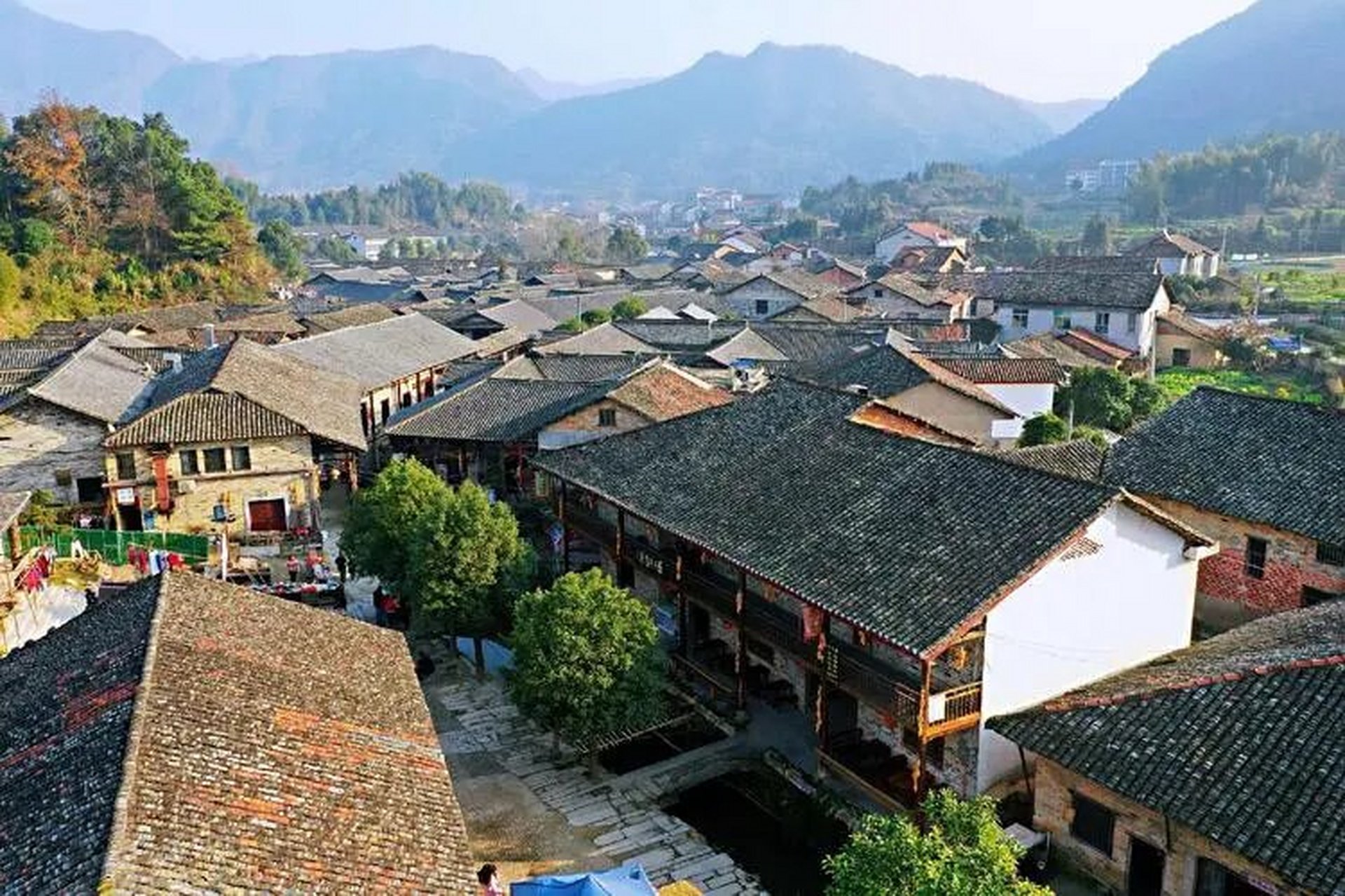 张谷英村 张谷英村是一处备受赞誉的国家aaaa级旅游景区,其地理位置