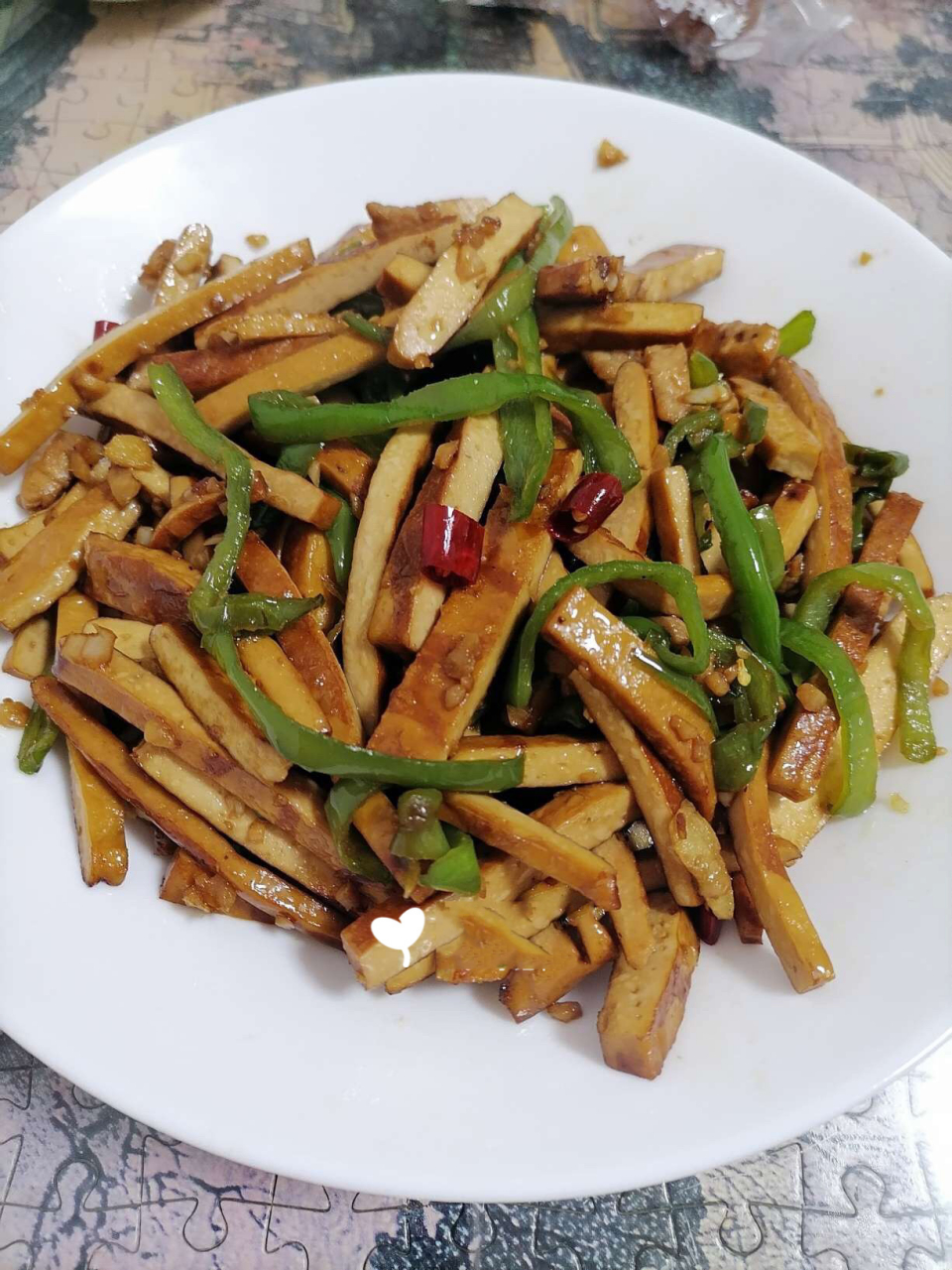 宝妈美食|青椒干子肉丝(附香干知识点) 🍚青椒干子肉丝:盖浇饭必备