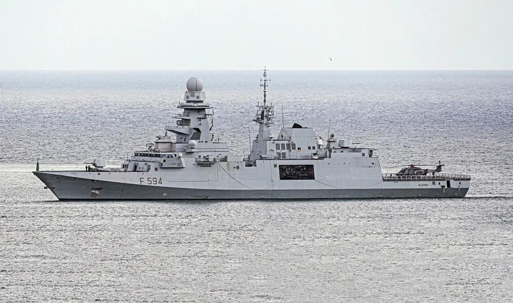 2023年3月29日,意大利海军"阿尔皮诺"号护卫舰(f594)进入以色列海法
