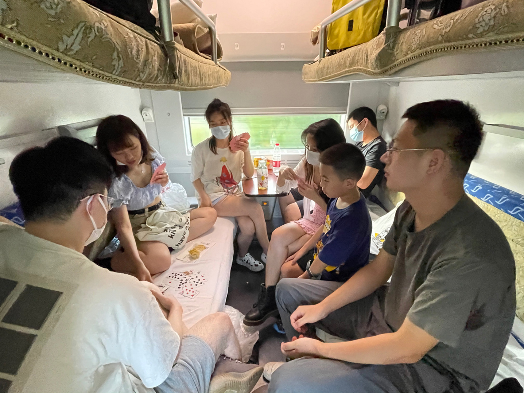 动车出行:软卧代二等座 从漳州回深圳的动车08 我们遇到了软卧代二