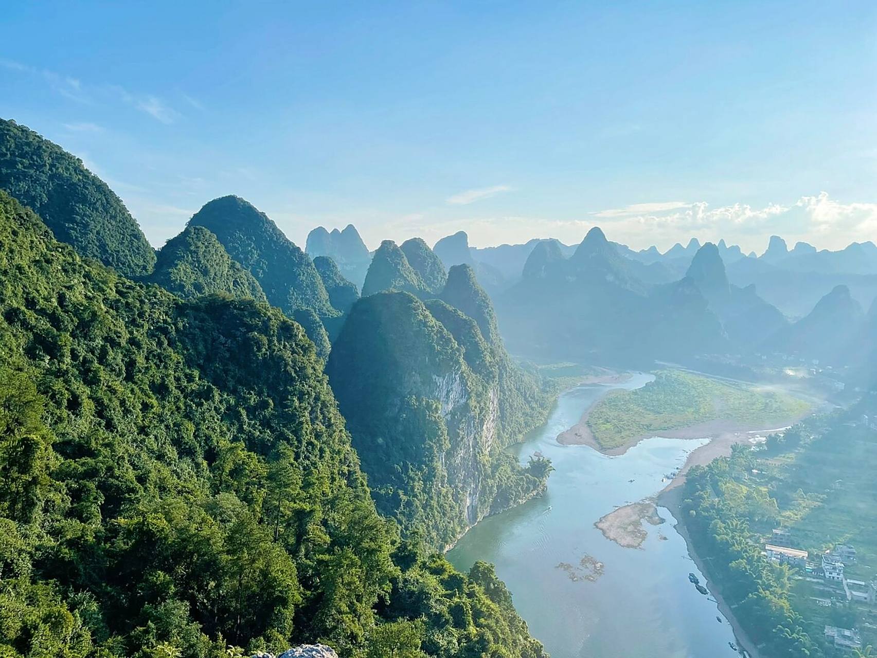 作为免费小众景点,阳朔的老寨山绝对是属于桂林的看山看水天花板,如果