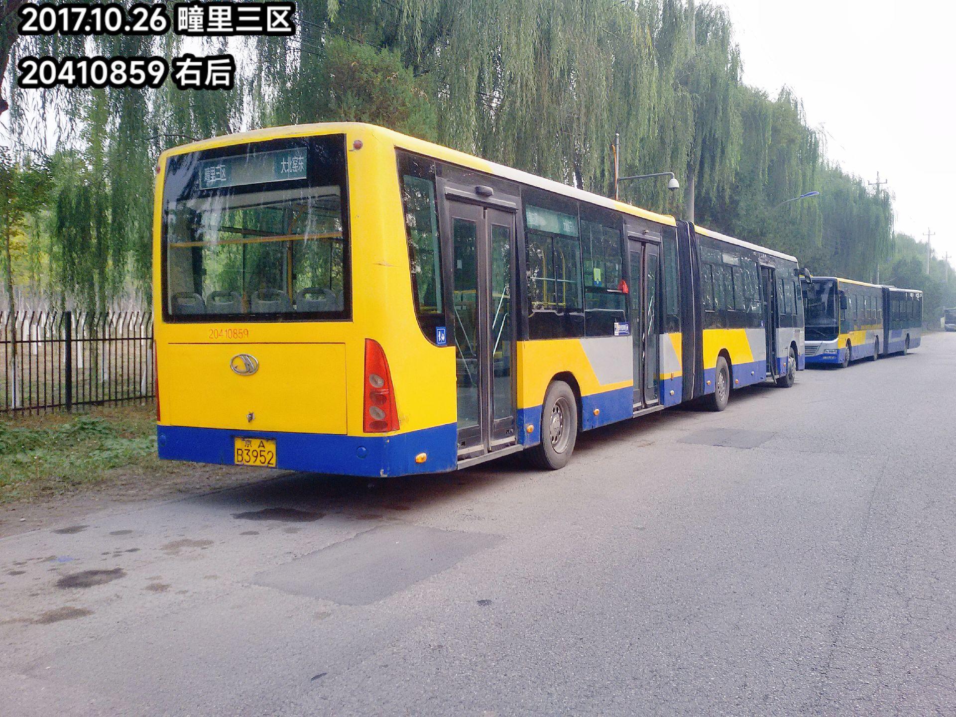 北京公交最后一款京华牌前置铰接客车,搭载玉柴发动机昵称:玉柴大财神