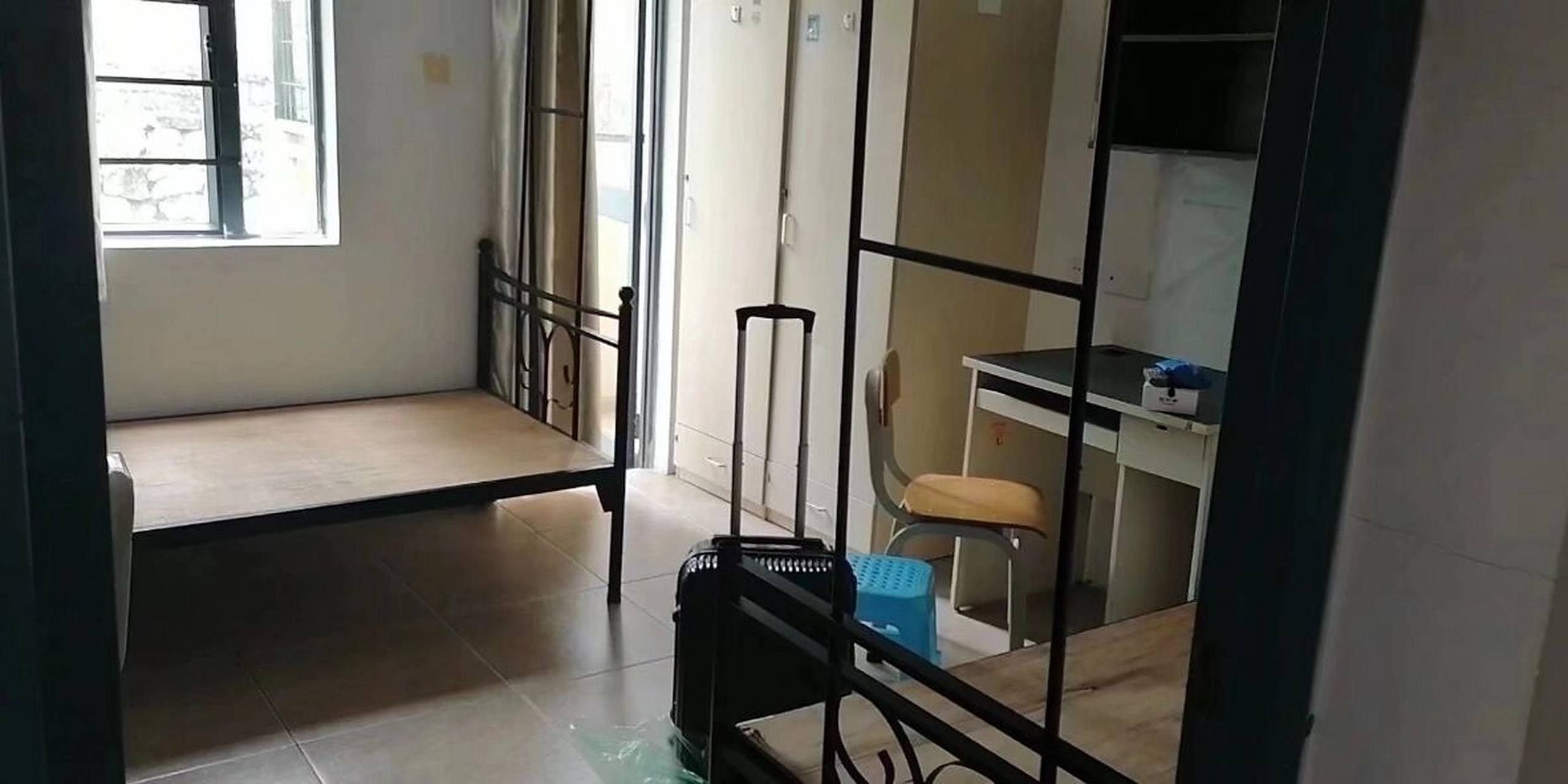 北师大珠海校区的两人间宿舍 翻到了旧照,北师大珠海校区提供住宿