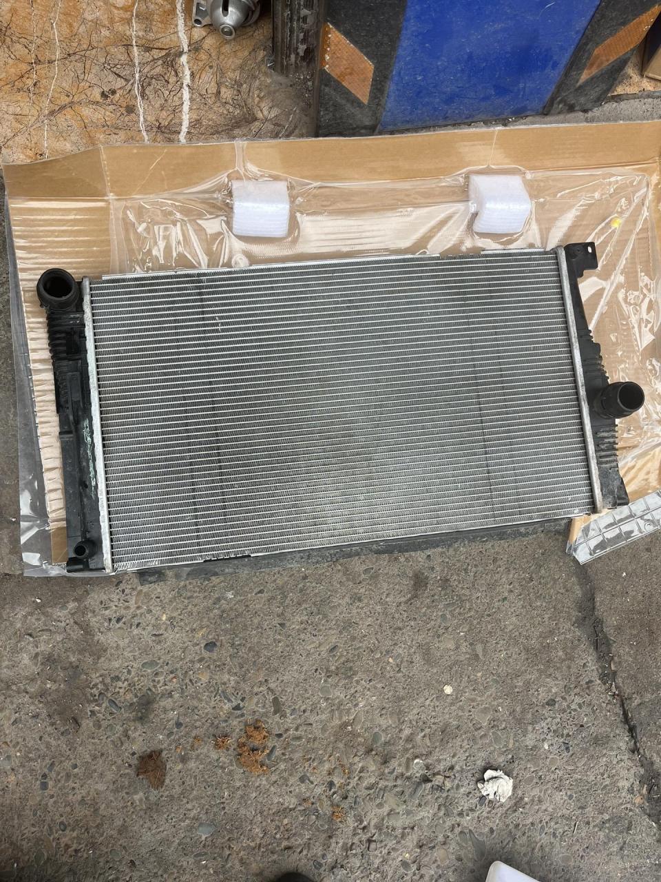 宝马5系漏水检修,更换水箱