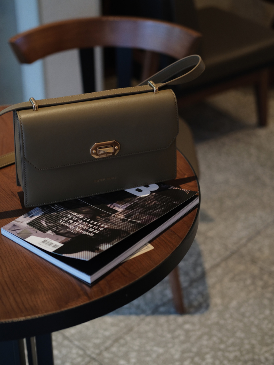 mister eight牛皮包包 是搭配牛仔,针织,风衣全能选手 #晒新包包