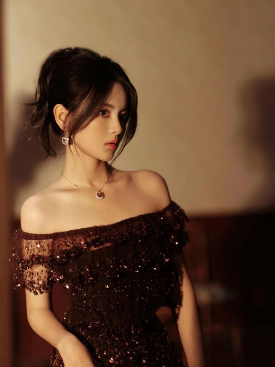 杨超越身着valentino2023早春礼服 杨超越身着valentino 2023早春系列