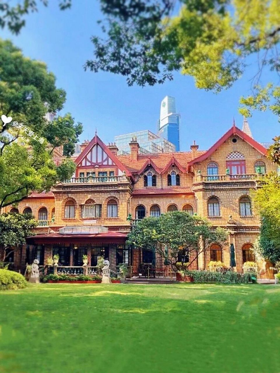 今天为大家介绍陕西南路上的古建筑—#马勒别墅# 🔴🏰别墅主人