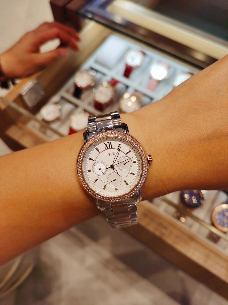 香港时间廊-titus铁达时手表代购    年初,为了照顾老人和孩子,我从