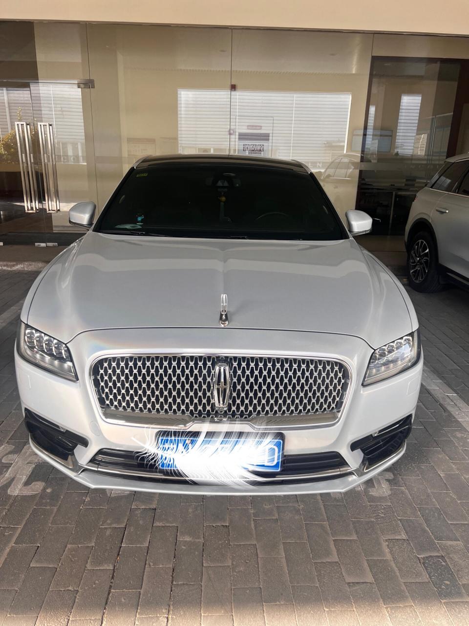 我来林肯两个多月第一次见立着的林肯车标,这是啥车呀