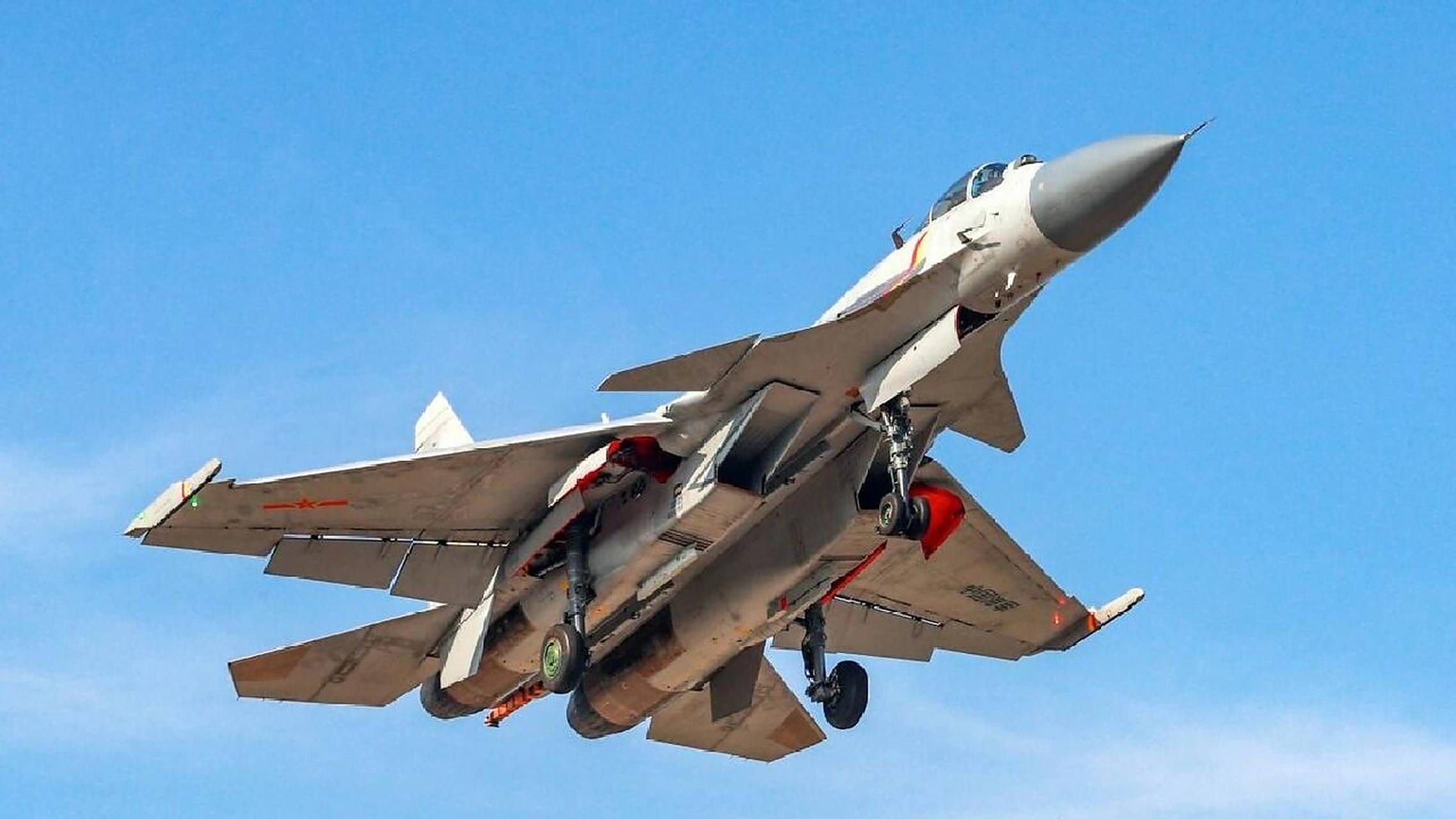 我国歼15"飞鲨"战机 歼15舰载重型歼击机