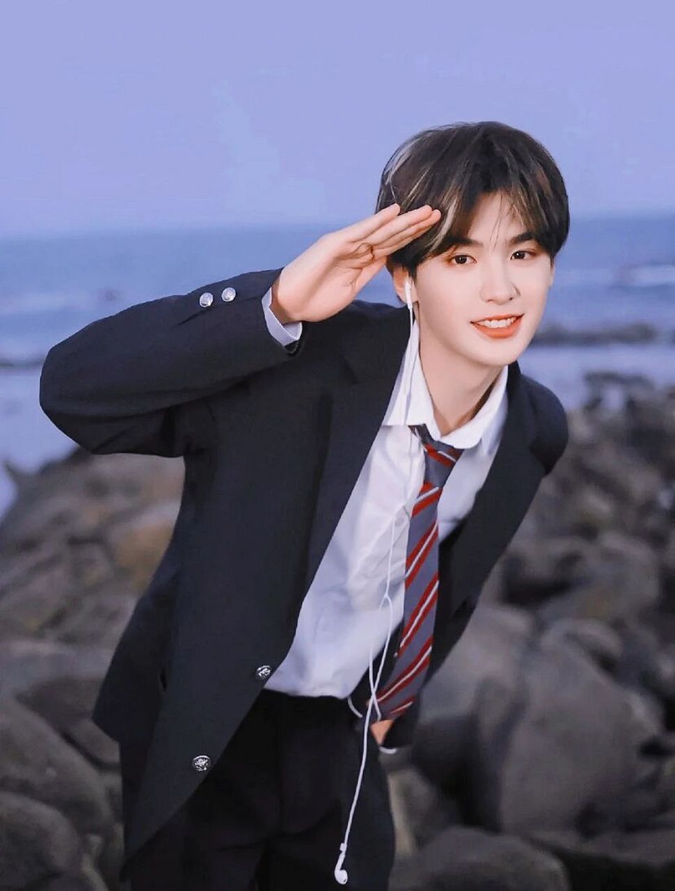 未来可期98——黄明昊 01姓名:黄明昊 98英文名:justin 99