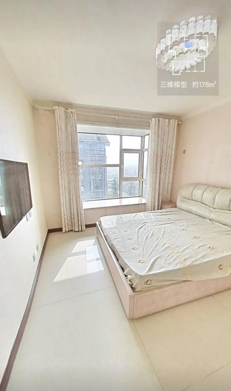 西安头条曲江丰景佳园178平米的4室,精装全配领包入住,门口就是大唐