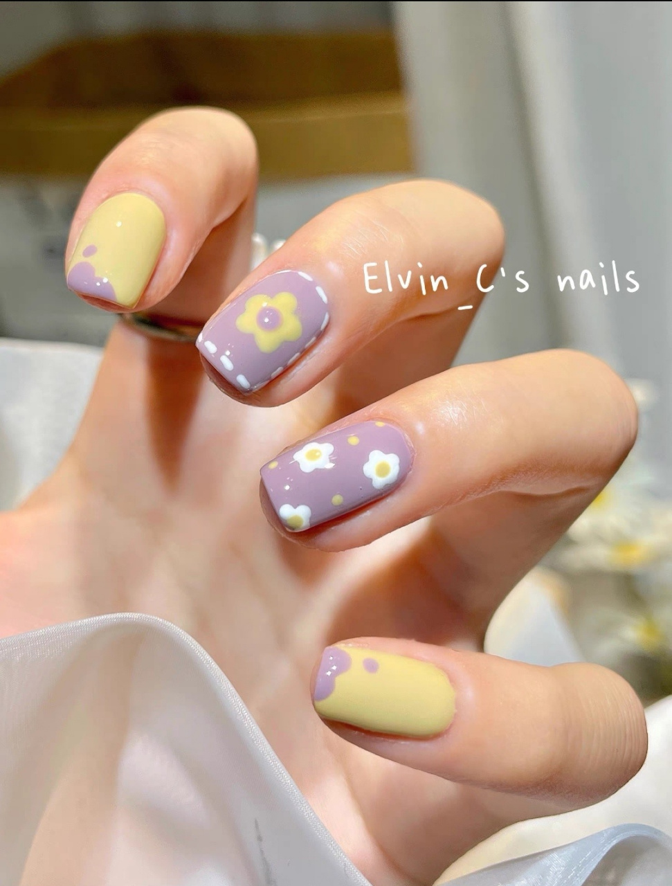 春田花花日式清新黄紫配色手绘蛋花美甲 叮叮叮~~手残党也可以操作的