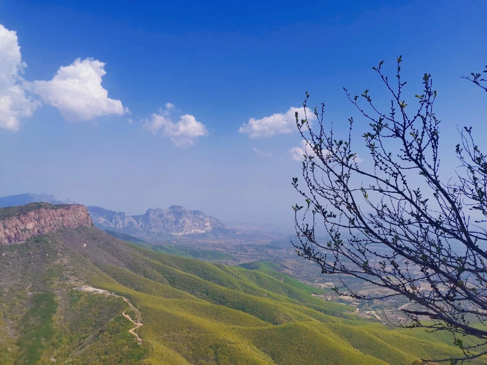 登封中灵山打卡 气喘吁吁跑到了山顶,偶然得知,空气挺好的,只不过现在