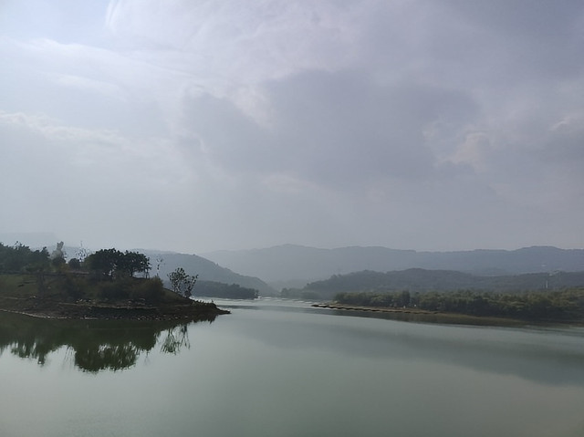 重庆市沙坪坝区曾家镇莲花湖风景区