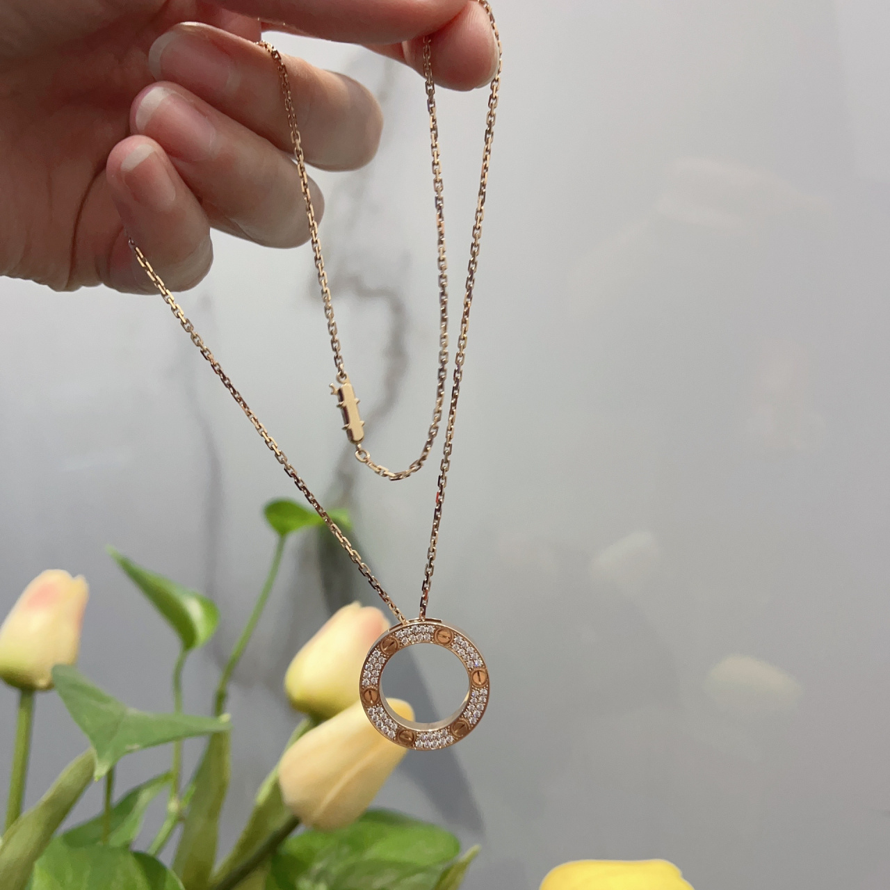 卡地亚玫瑰金满天星大圆饼项链来了 卡地亚玫瑰金满天星大圆饼项链,99