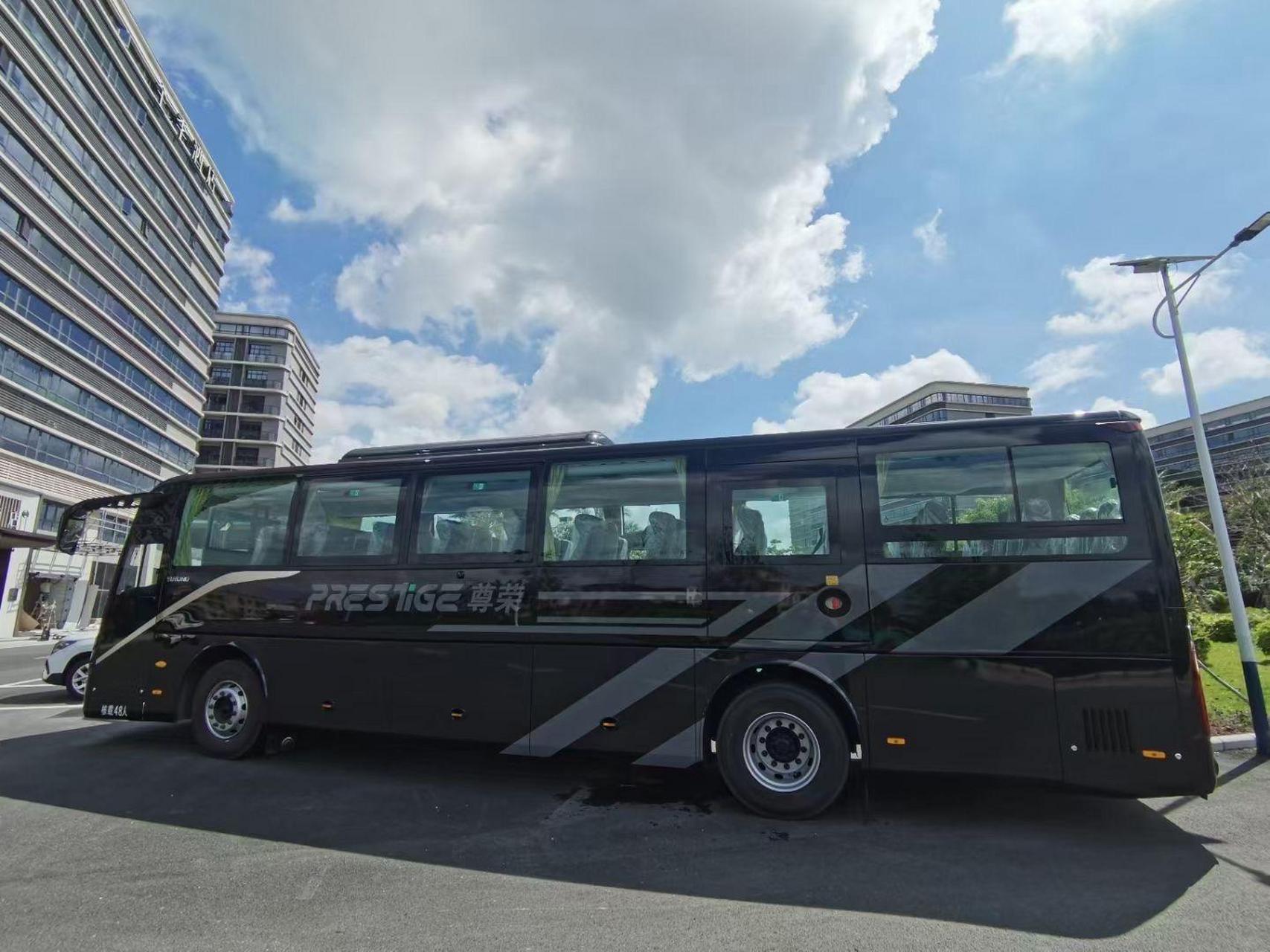 宇通新款c11e纯电动客车"黑金刚"