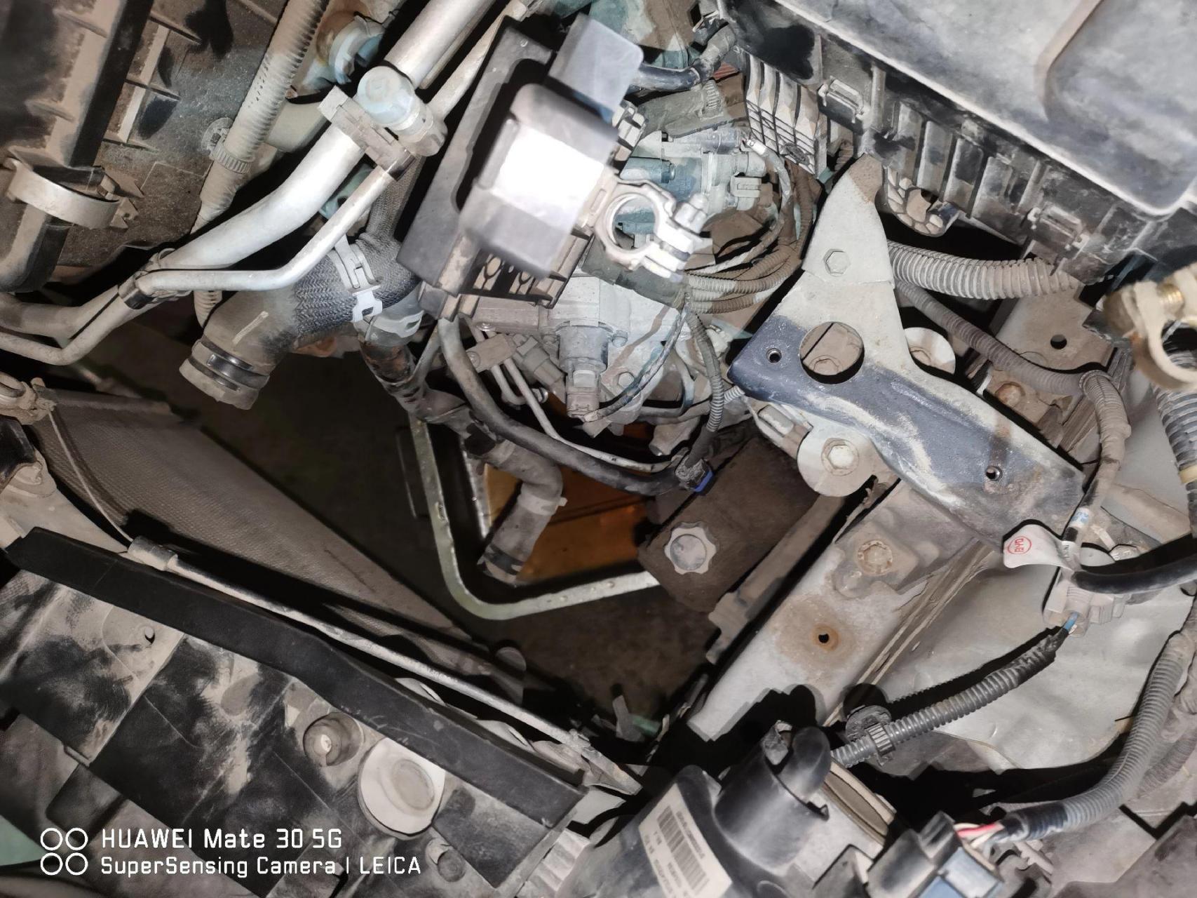 比亚迪f0  amt变速箱离合器拉线断裂维修教程,更换离合器分泵修理包