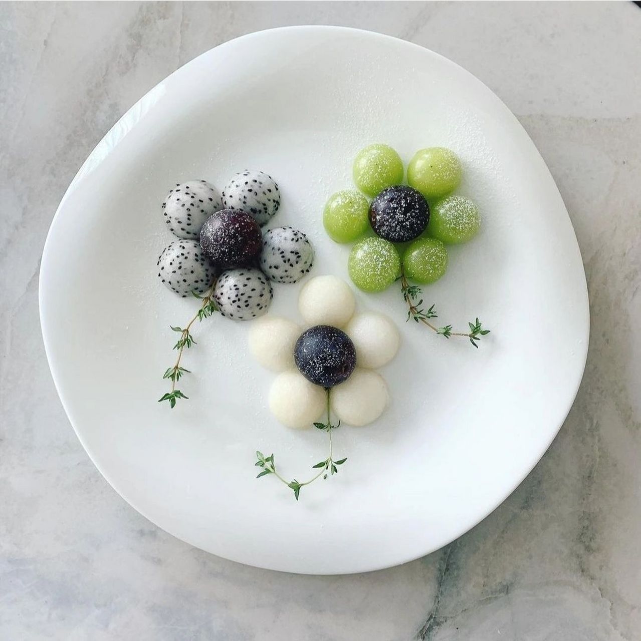 水果拼盘 | 水果摆盘 | 葡萄 | 梨 | 火龙果 8215 水果拼盘: 小花