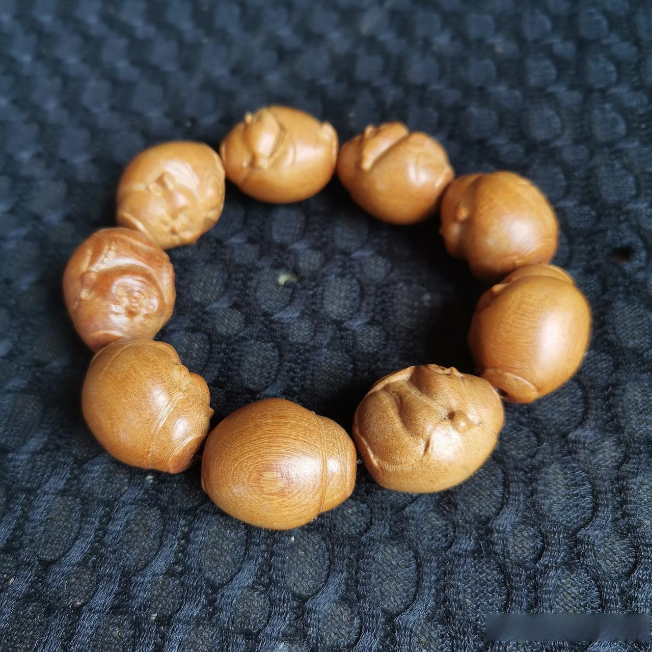 广西金丝李雕刻手串