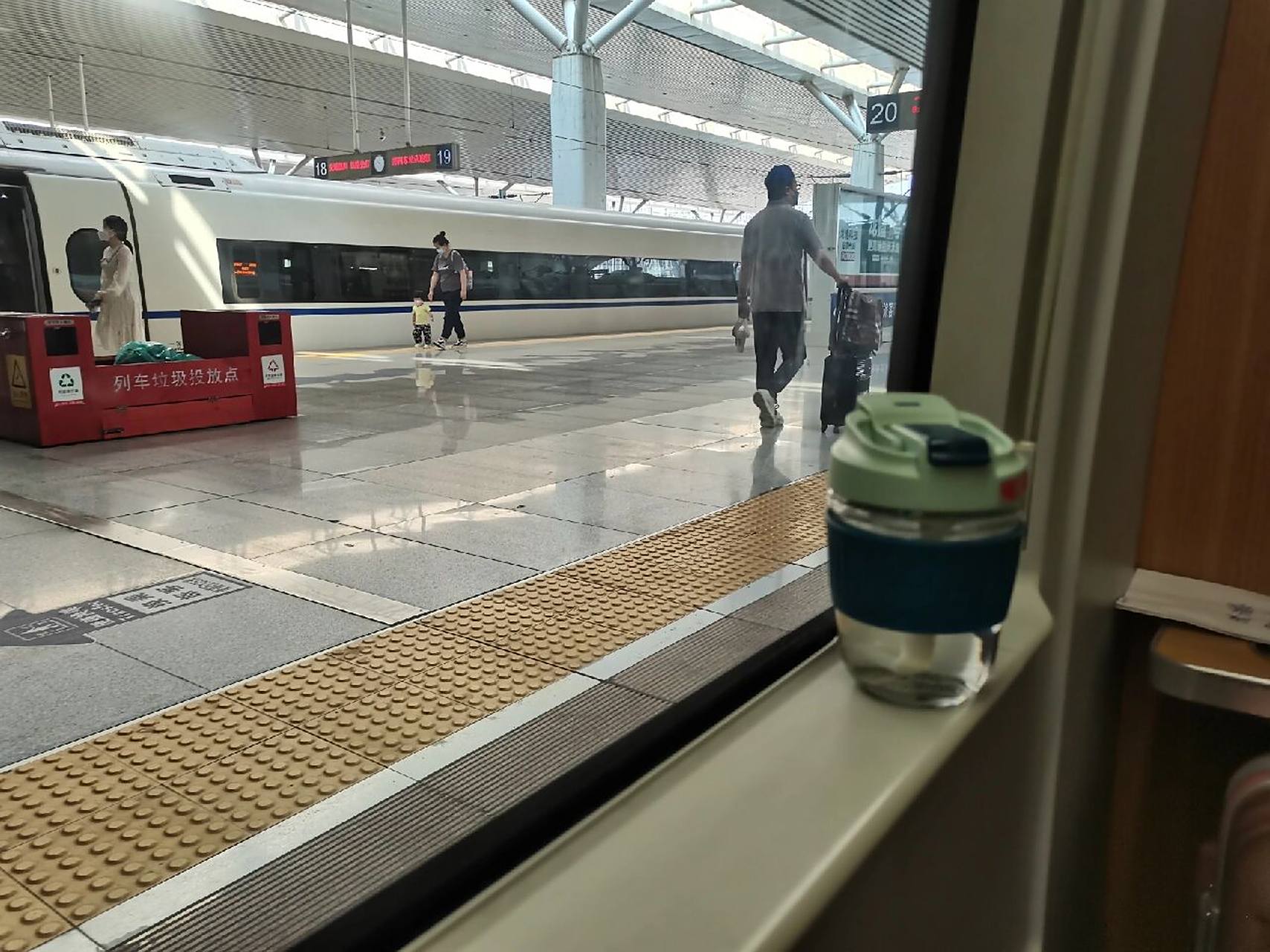 为高铁最舒服座位 是谁不用抢行李架不用让别人帮忙放行李箱 我爱01f