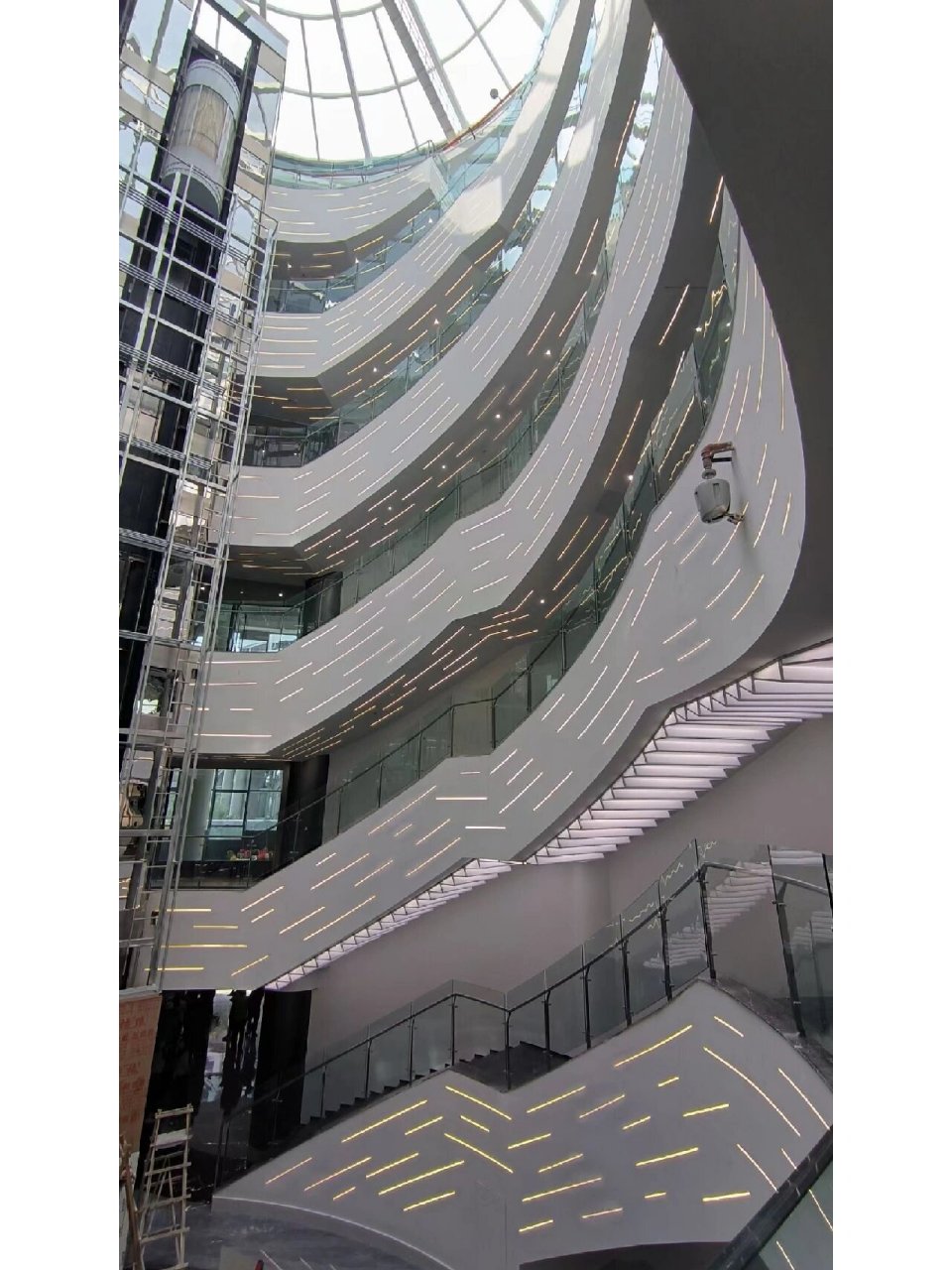 巨人大厦提升改造 巨人大厦20年前就是昆明cbd,本次改造装修后旧貌换