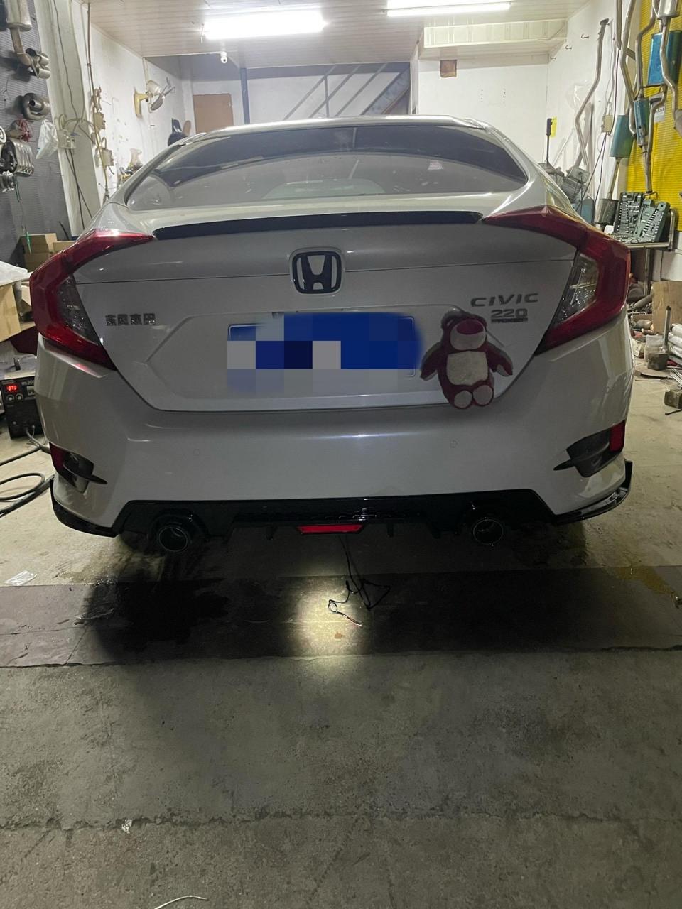 十代思域改排气管.思域隐藏式尾管改装升级双边外露尾喉