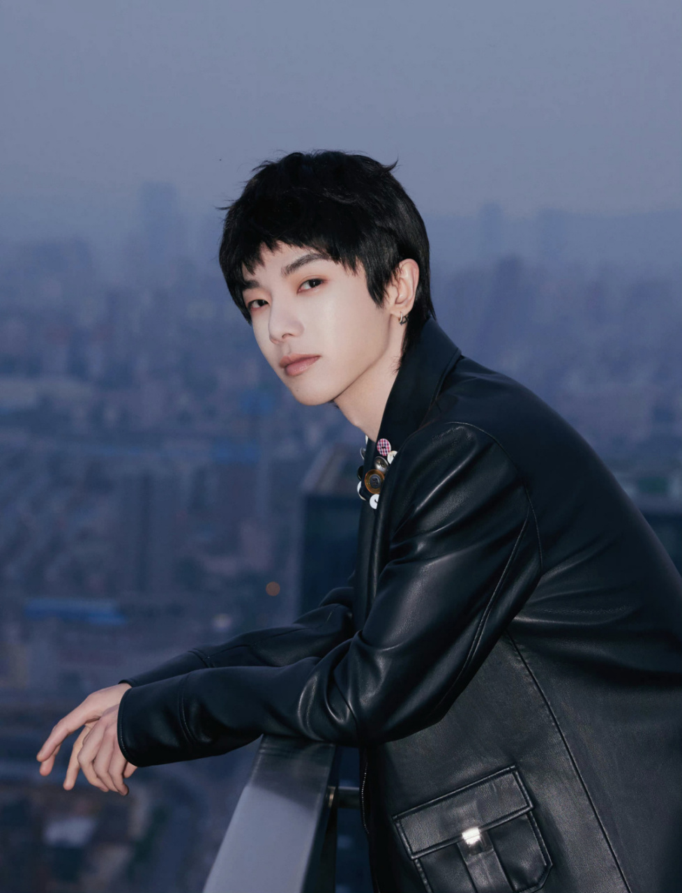 冷白皮的冷都男 #华晨宇活动 活动妆容分享 化妆:薛冰冰      #华晨宇