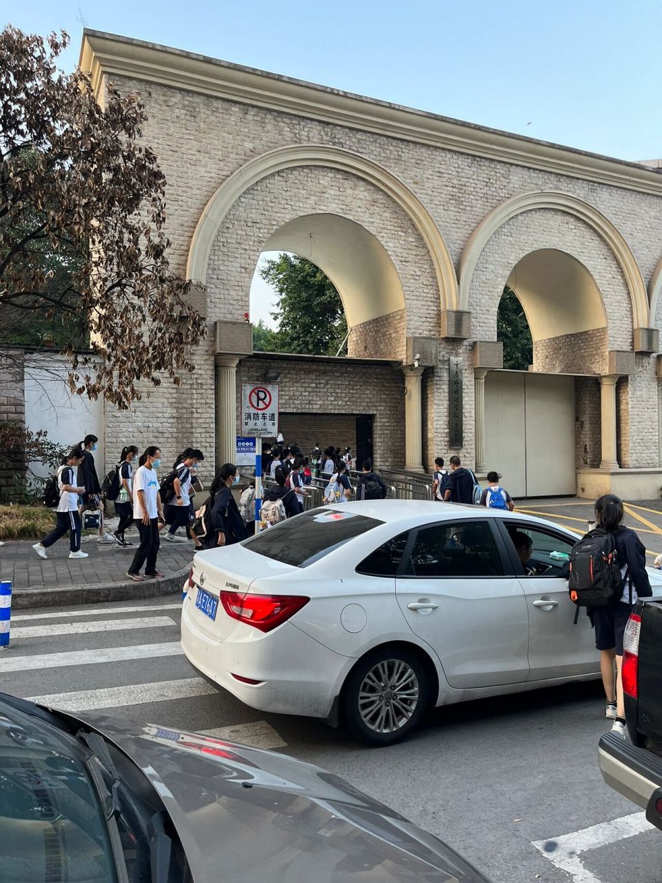 重庆实验外国语学校 在很多重庆人眼里,重庆华岩寺这里的重庆实验外国