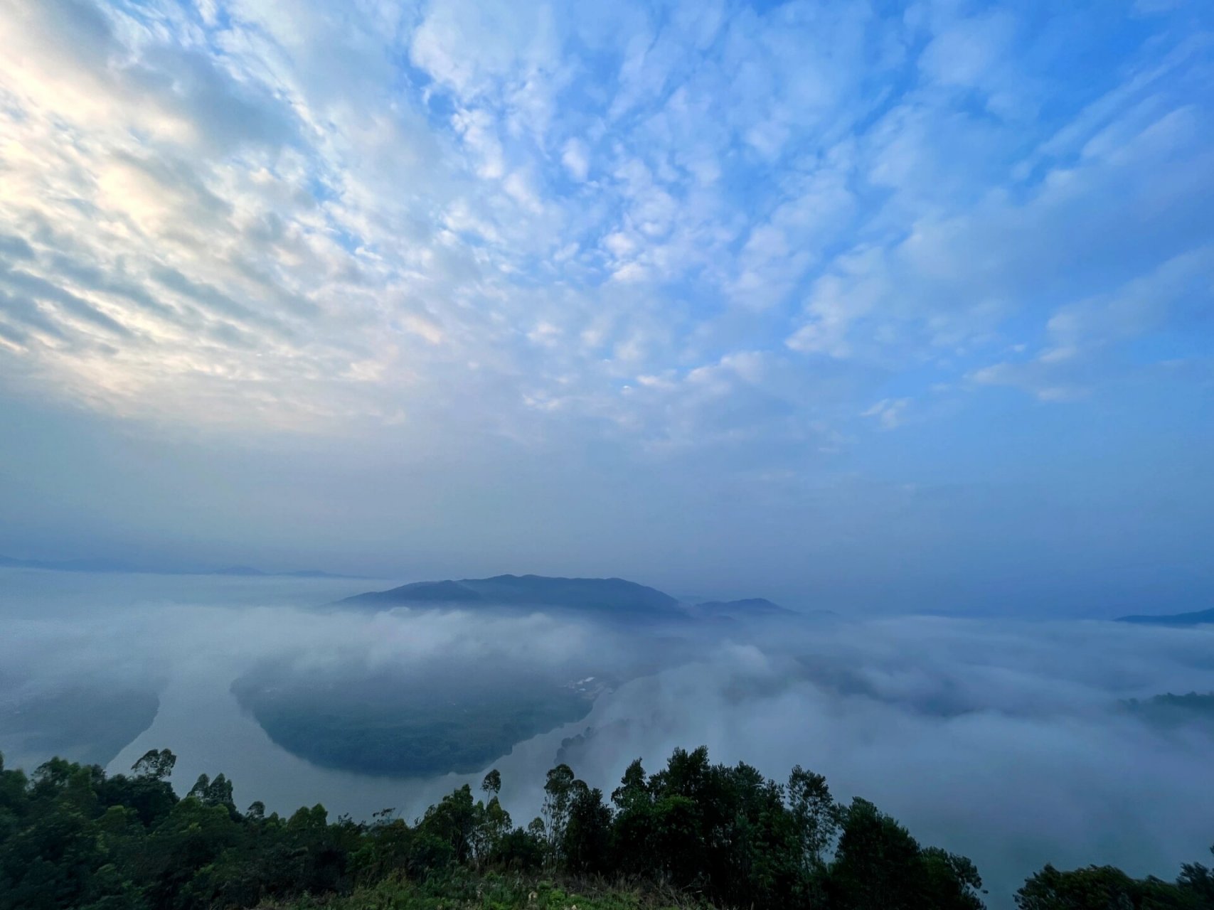 增城正果师爷山 "增城正果师爷山的绝美日出,独自享受大自然的恩赐