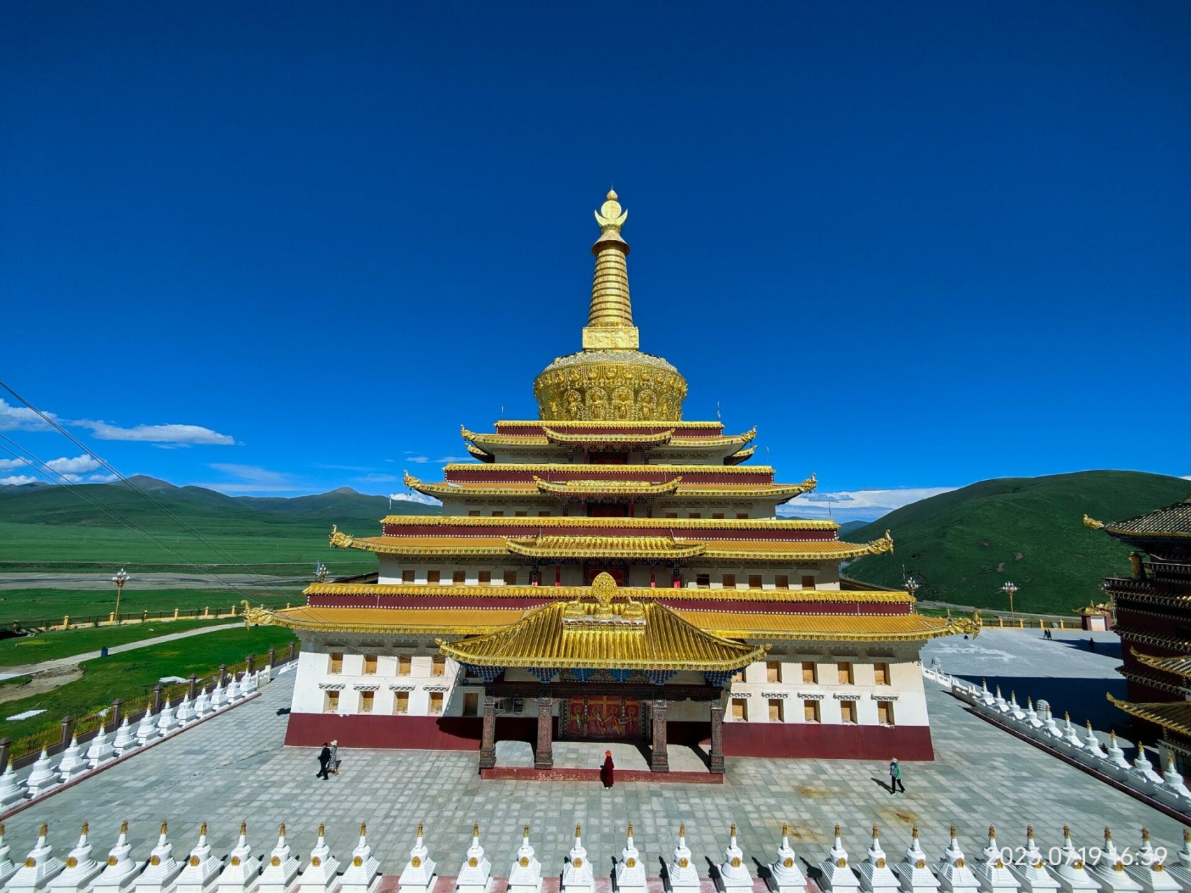 川西行––东嘎寺(色达县城) 东嘎寺位于四川甘孜色达县城附近.