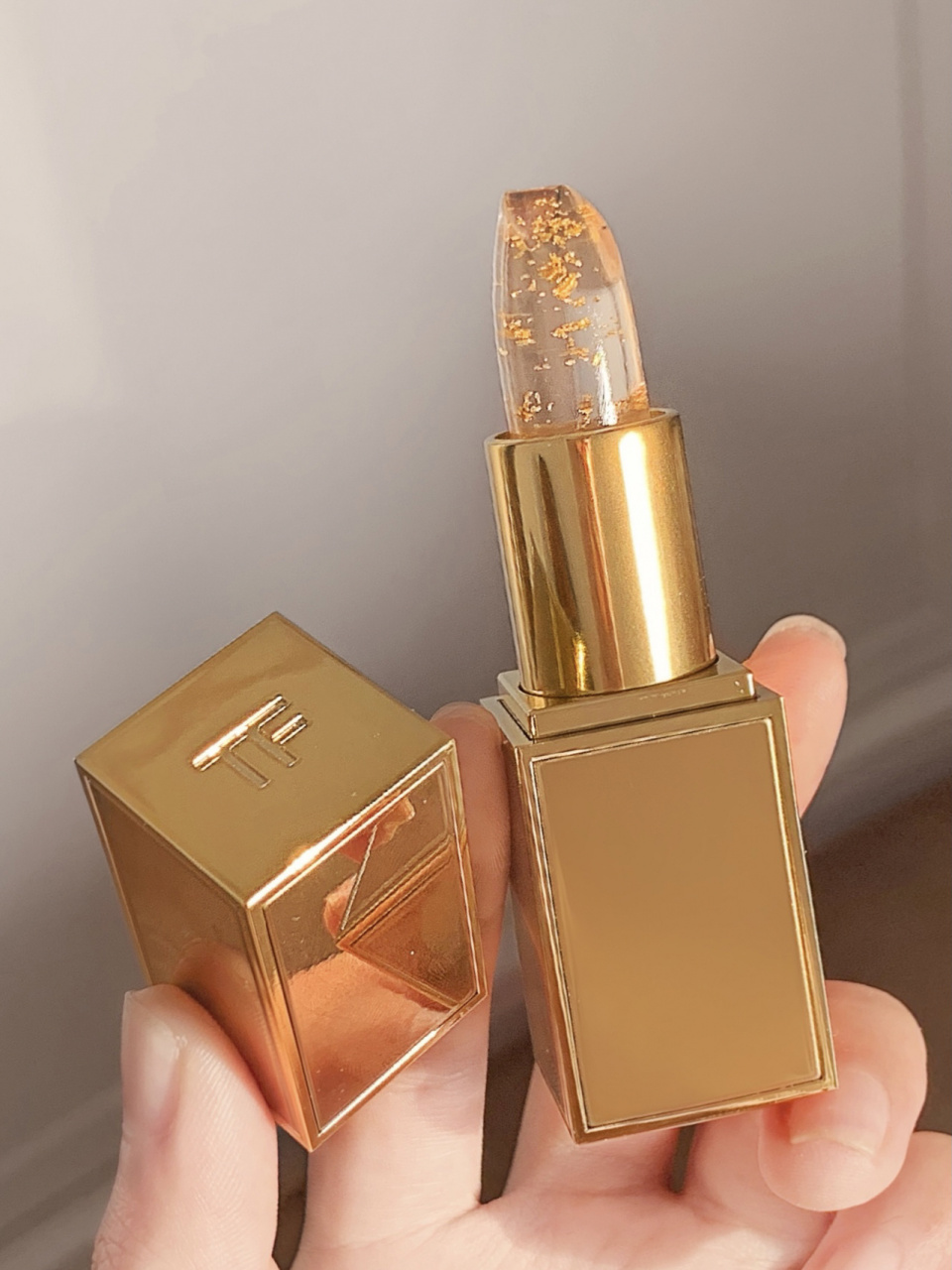 tf又出新品啦 变色金箔唇膏7615 透明膏体里面加了敲贵气的24k金