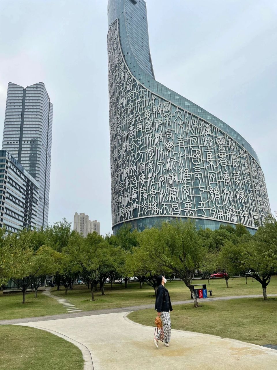 合肥的电视台大楼外观好吸眼 一天的时间去了一趟合肥办事 来回开车