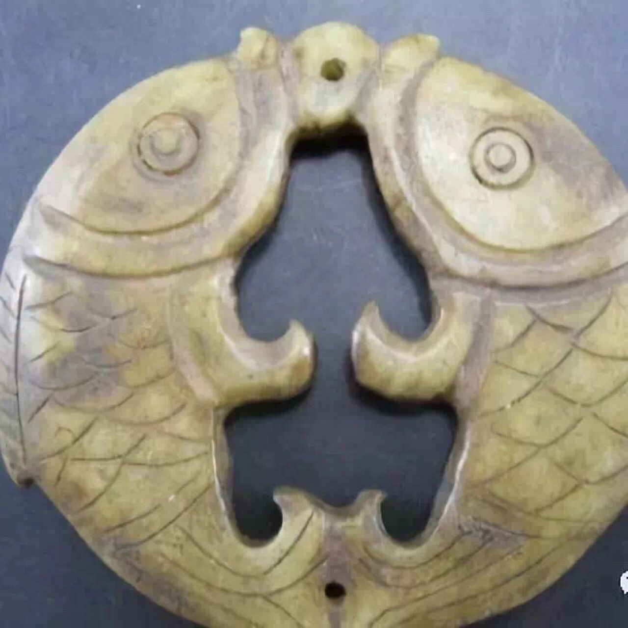 罗布泊双鱼玉佩事件(终) 这一发现轰动了这个科研团队,这个石台的功能