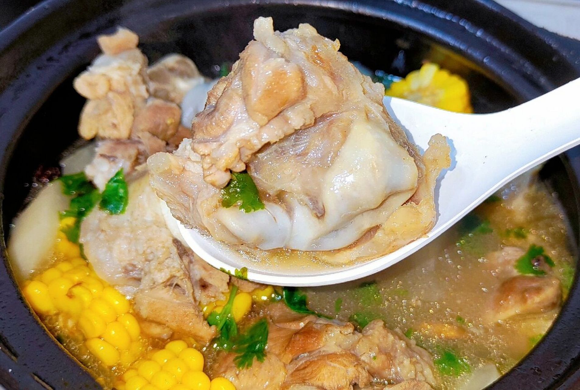 感谢网友75玉米萝卜棒骨汤这样做巨巨巨好喝 棒骨汤营养又好喝,夏天