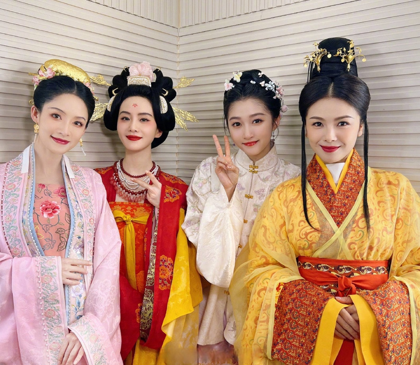 刘涛,刘诗诗,李沁,关晓彤今晚的同框图,美女们!