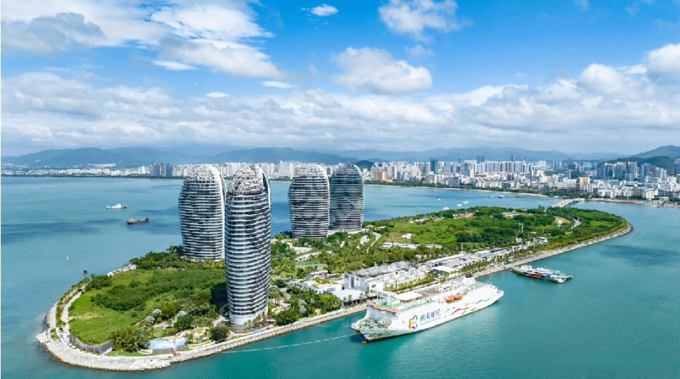 2023网络名人海南行# 三亚中央商务区充分发挥重点园区担当,立足于