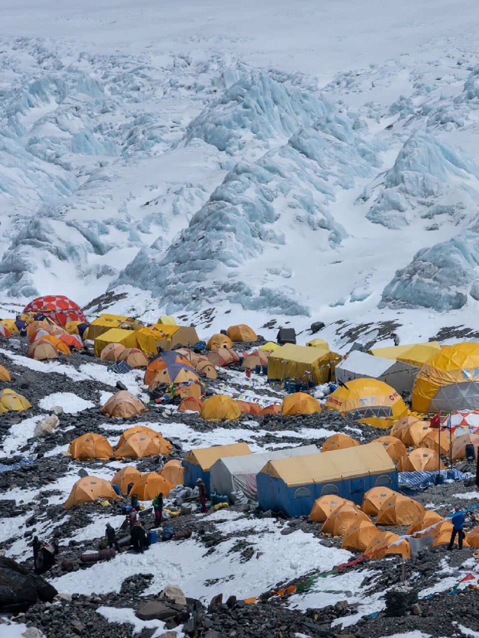珠峰登山季节只存在2个月的帐篷营地 每年的四月和五月是珠峰最佳的
