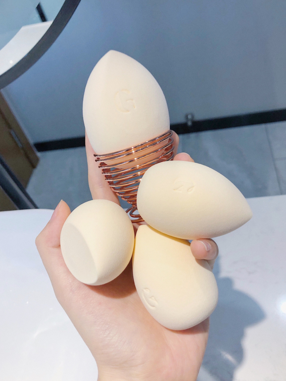 可别说性价比真的96 嘉利玛的这美妆蛋它刚出我就买了 两年前哈哈