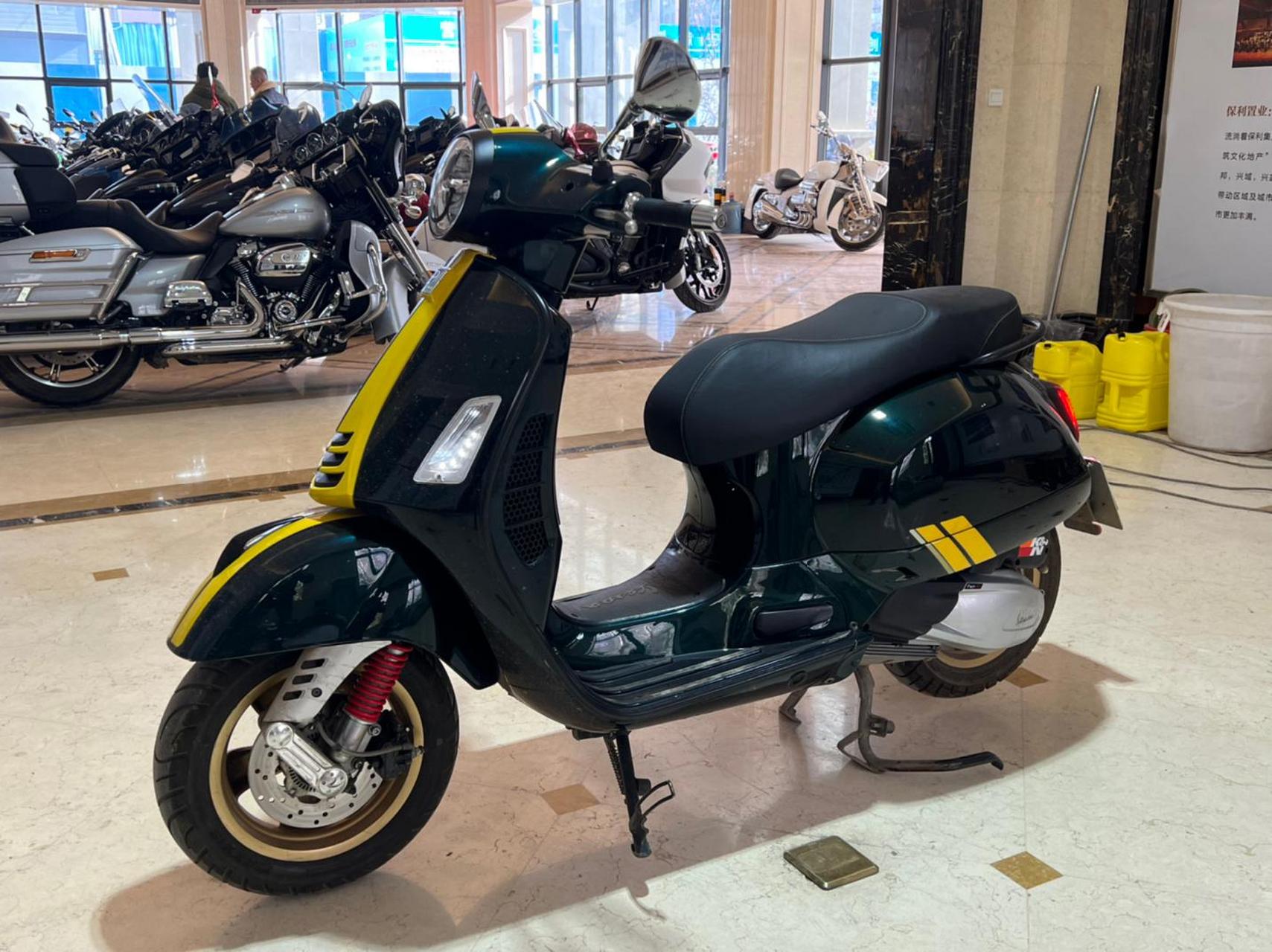 2020年8月大贸vespa gts300 60周年纪念版!