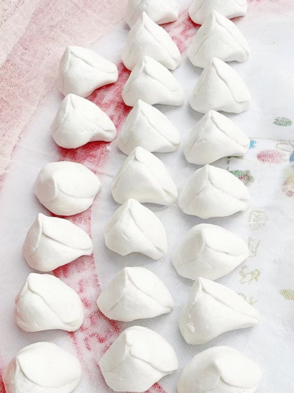 目前为止 还没遇到除云南镇雄外的其他地方有三角形的汤圆 特别的汤圆