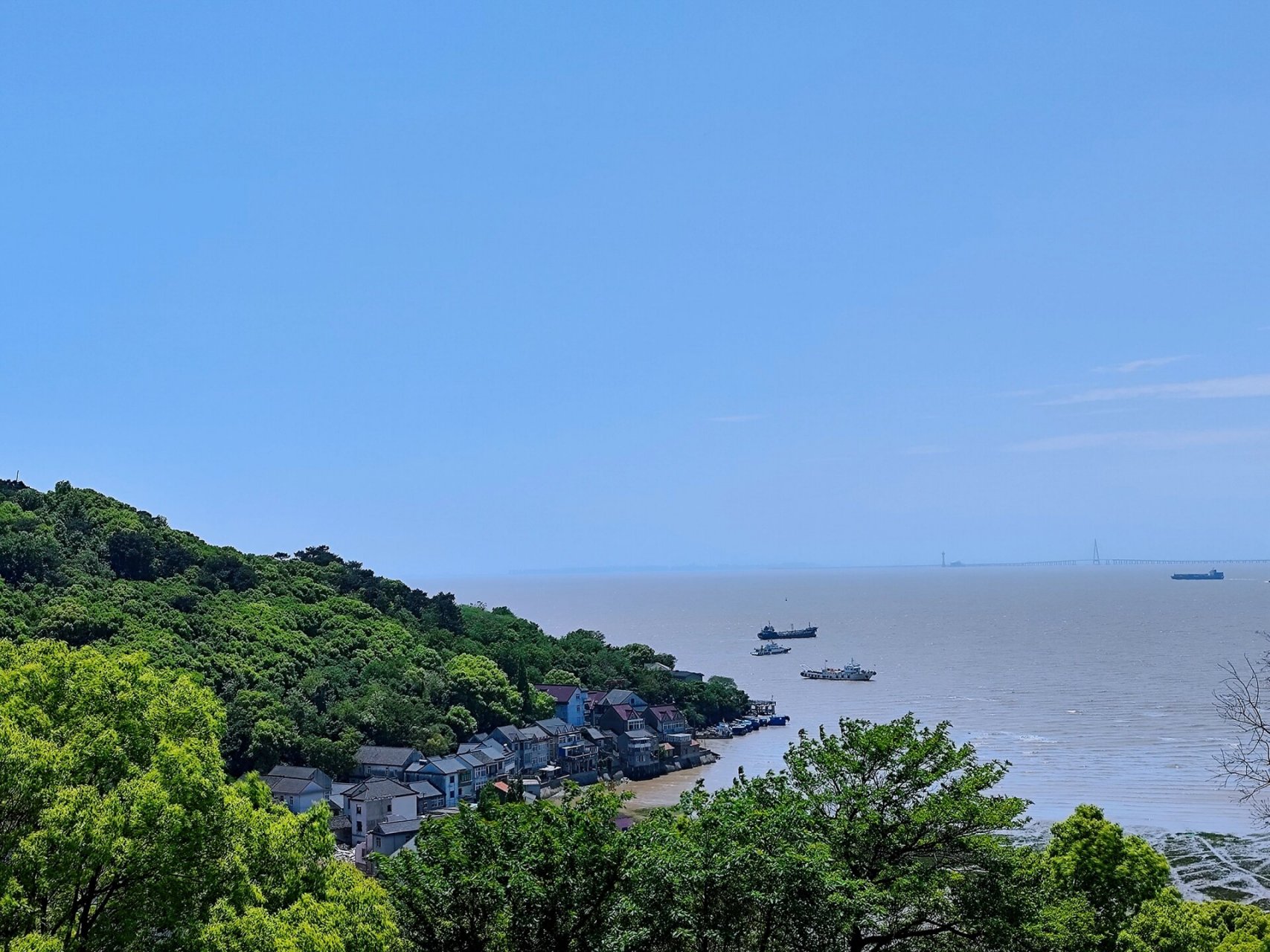 平湖乍浦 汤山公园  	 沿着地图看去,平湖沿海的只有九龙山和附近的