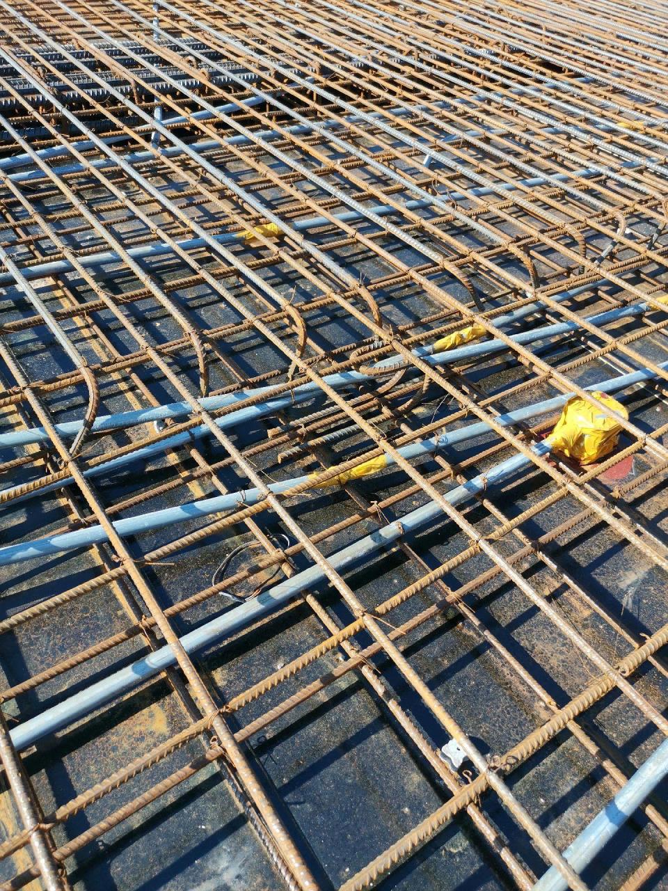 新型顶板马凳的使用方法,感觉强度可以.就是有点浪费钢筋!