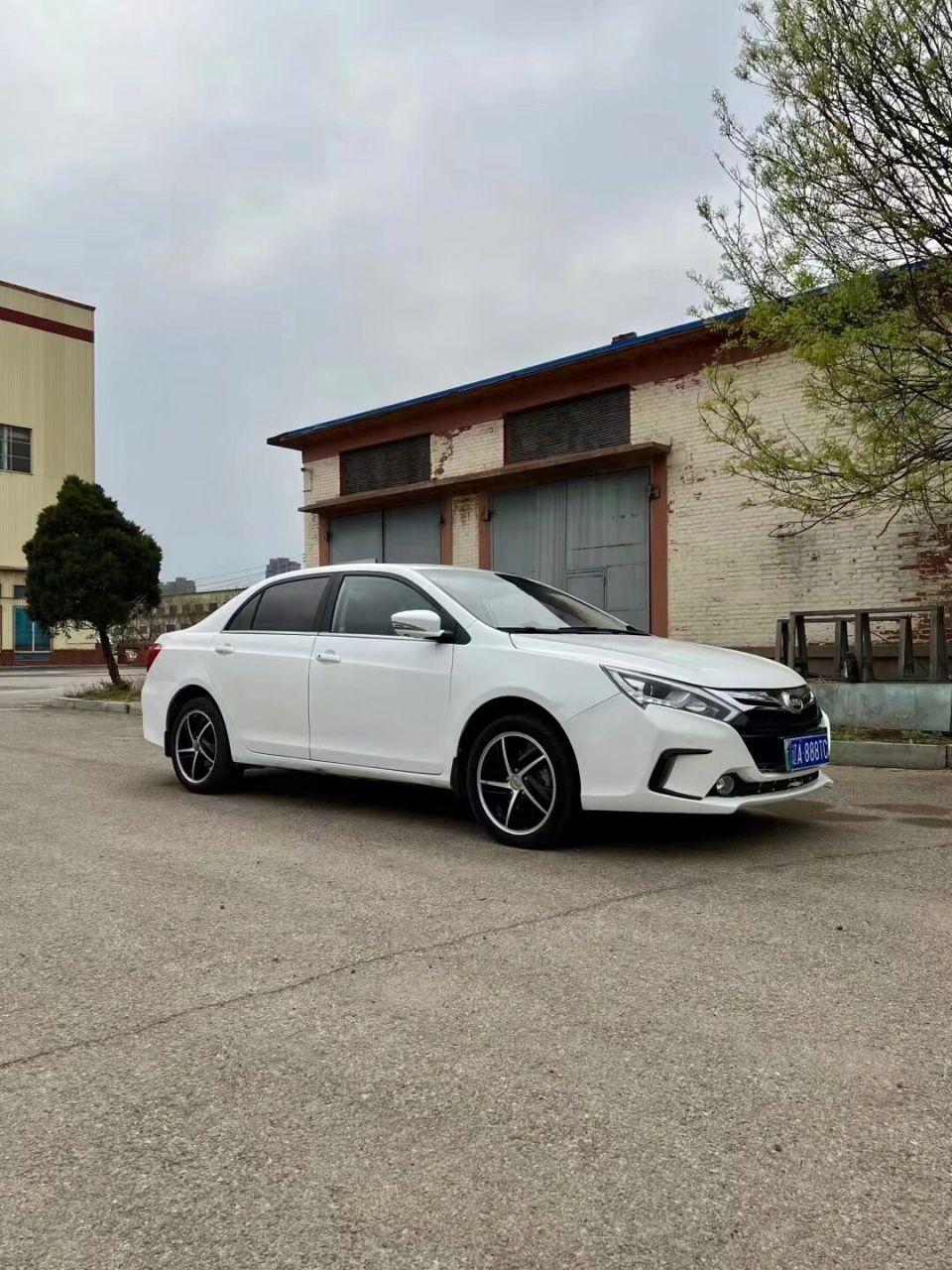 98w 15年比亚迪秦混动 1.5t 新到15年比亚迪秦混动.自动1.