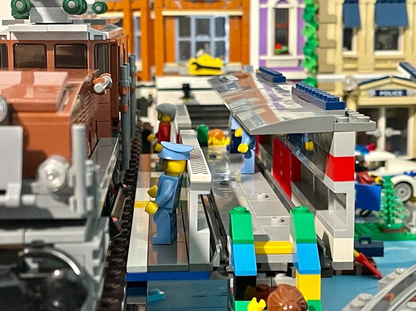 乐高火车站moc 既是个火车站又是座桥,用家里一些碎零件制作 乐高小镇