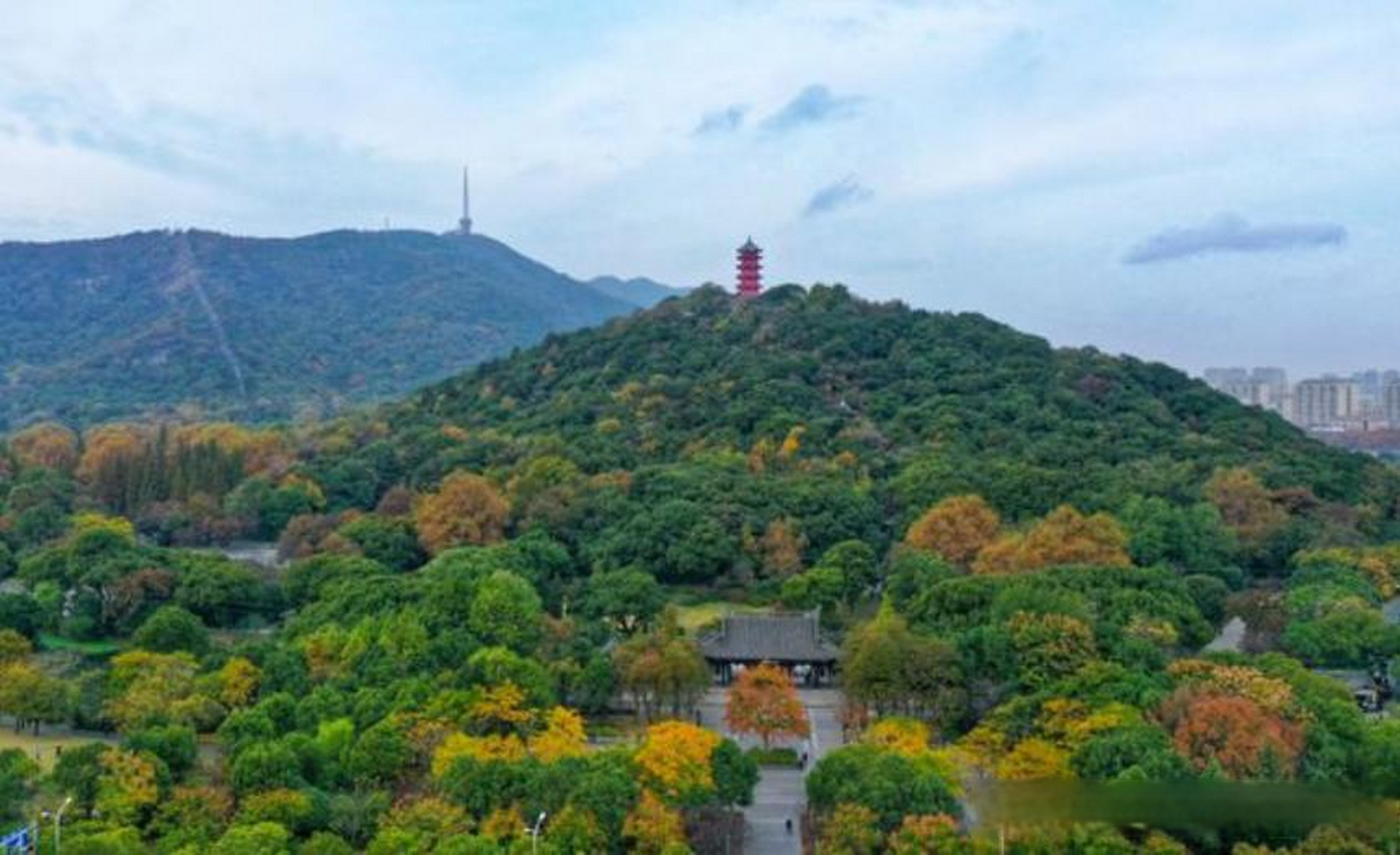 无锡头条无锡城中公园里有一座石刻:"有锡兵,天下争.