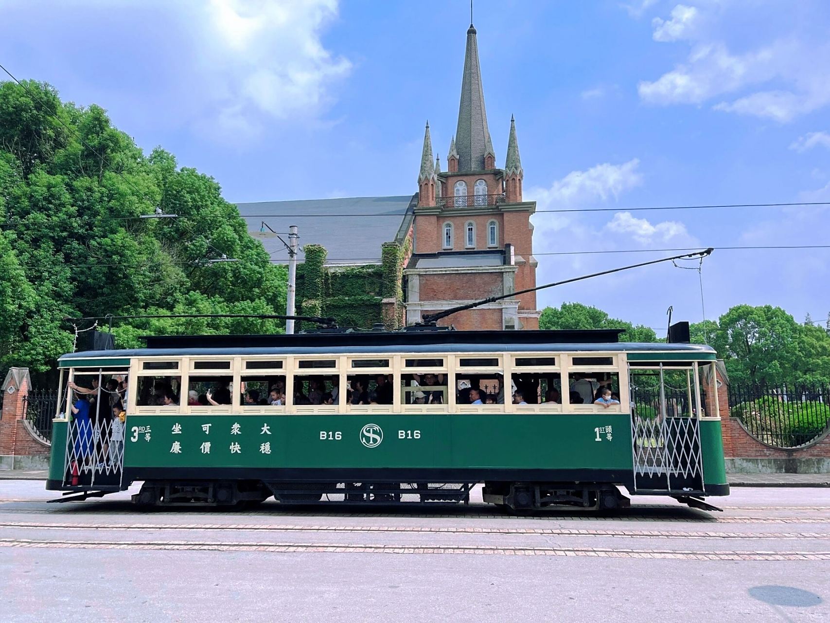 作为影视游乐园只能算是上海影视城的一部份.