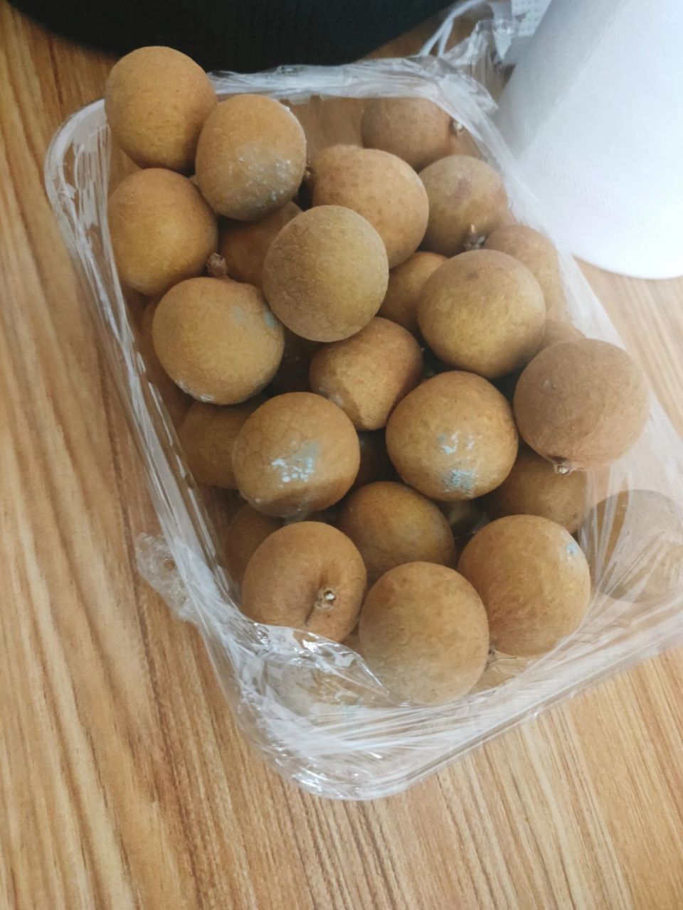 桂圆外表发霉了里面还可以吃吗  ?