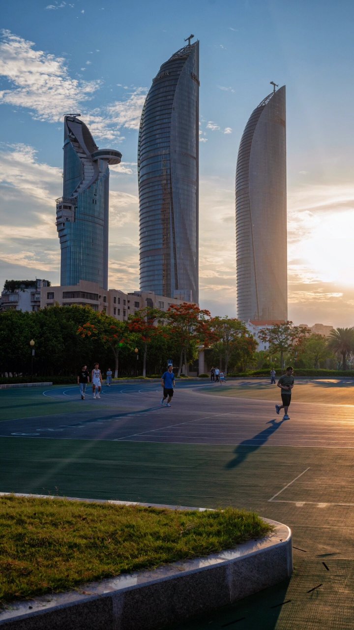 随着厦门国际悦海湾酒店的迅速建设,双子塔的称号将不复存在,取之而